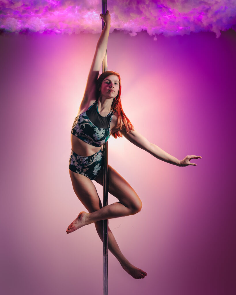 Paaldans foto in studio met cloud ceiling Ballerina